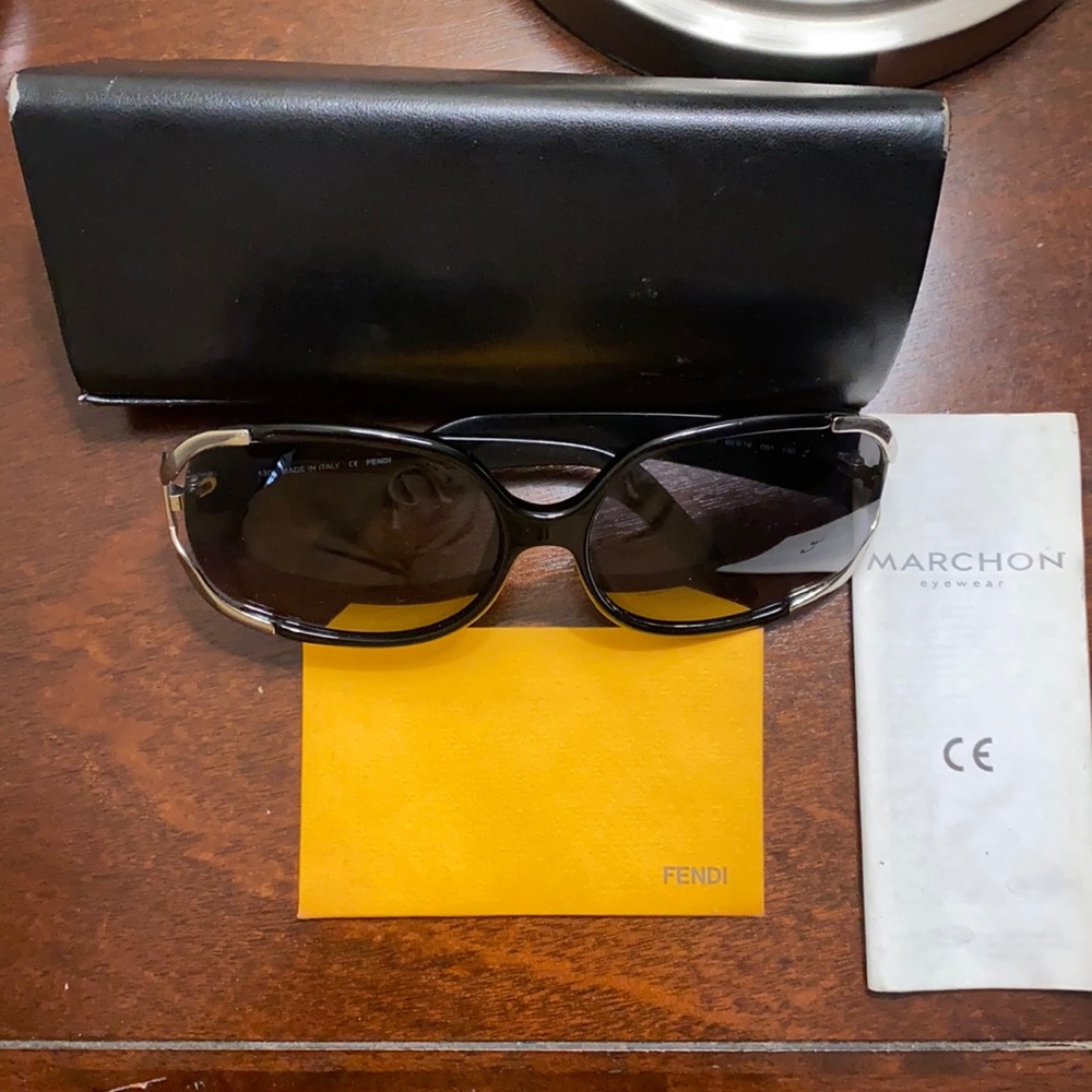 FENDI FS5266R 001 Logo Sunglasses